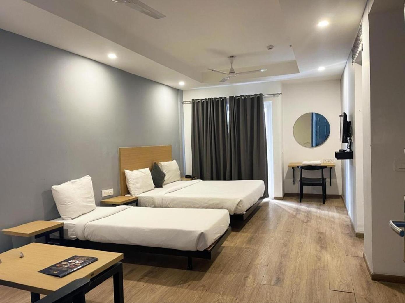 The Roseman Hotel & Suites Ghaziabad Ngoại thất bức ảnh