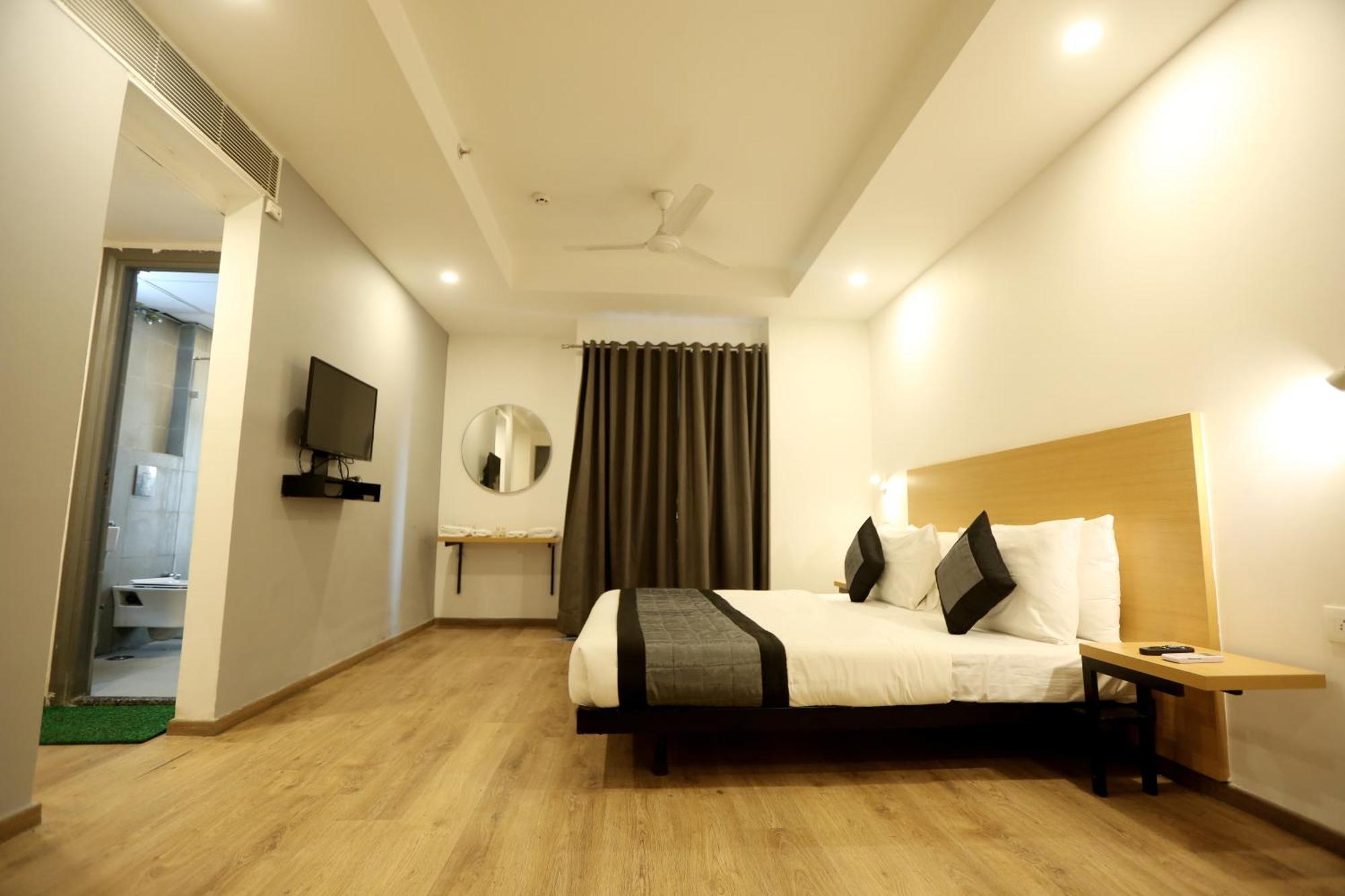 The Roseman Hotel & Suites Ghaziabad Ngoại thất bức ảnh