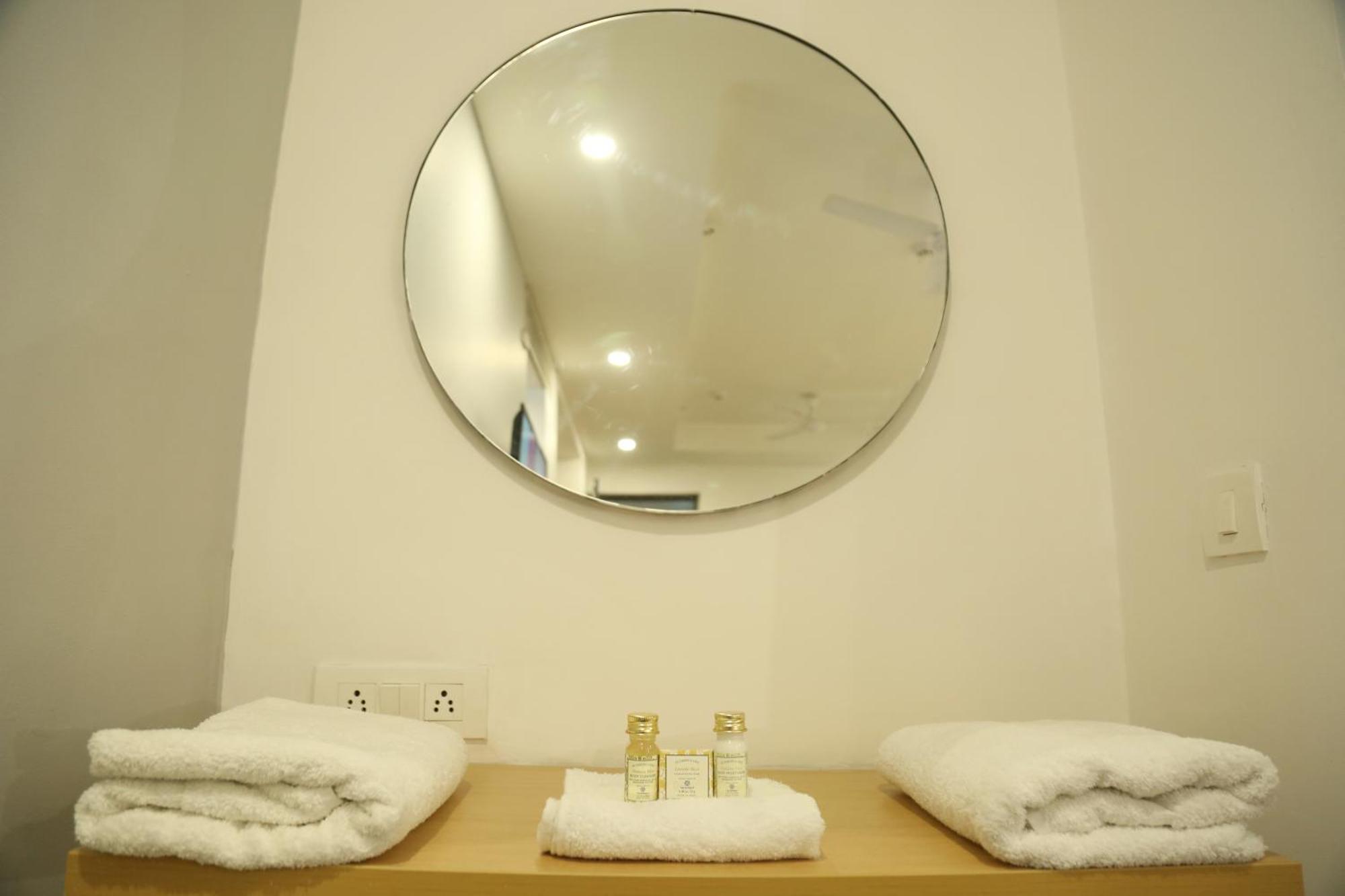 The Roseman Hotel & Suites Ghaziabad Ngoại thất bức ảnh